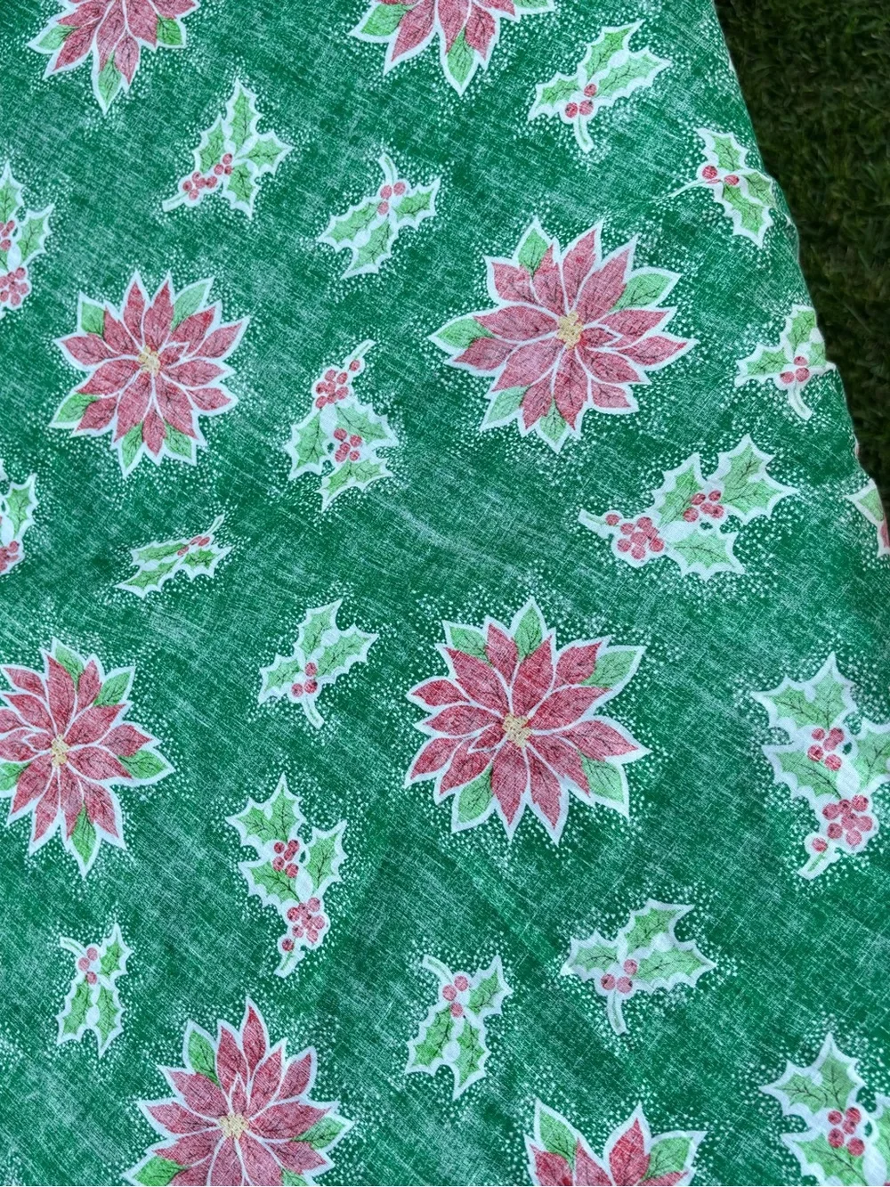Vtg Christmas Poinsettia Round Tablecloth 70” Green Cotton Ruffle Border EUC